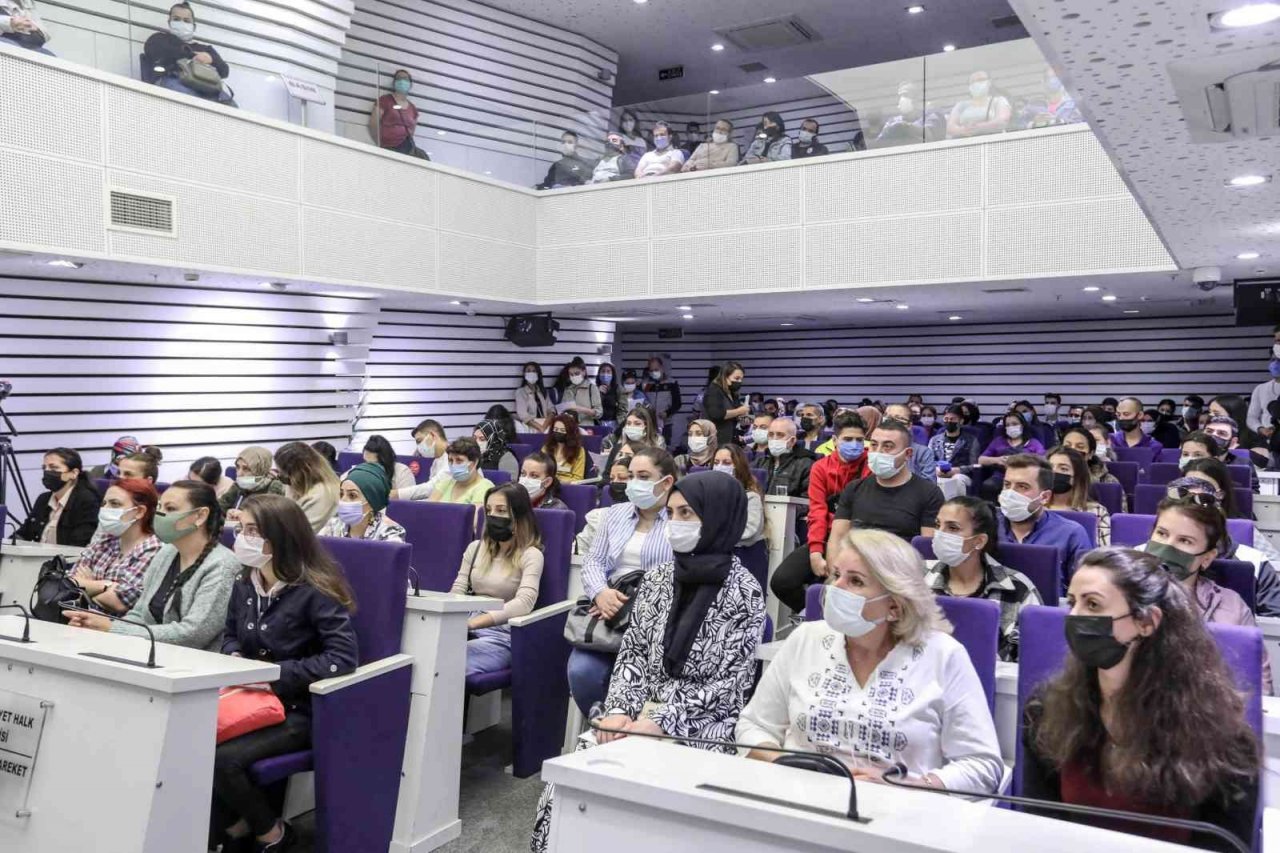 Buca’daki istihdam masası ocak ayından bu tarafa 430 kişiyi iş sahibi yaptı