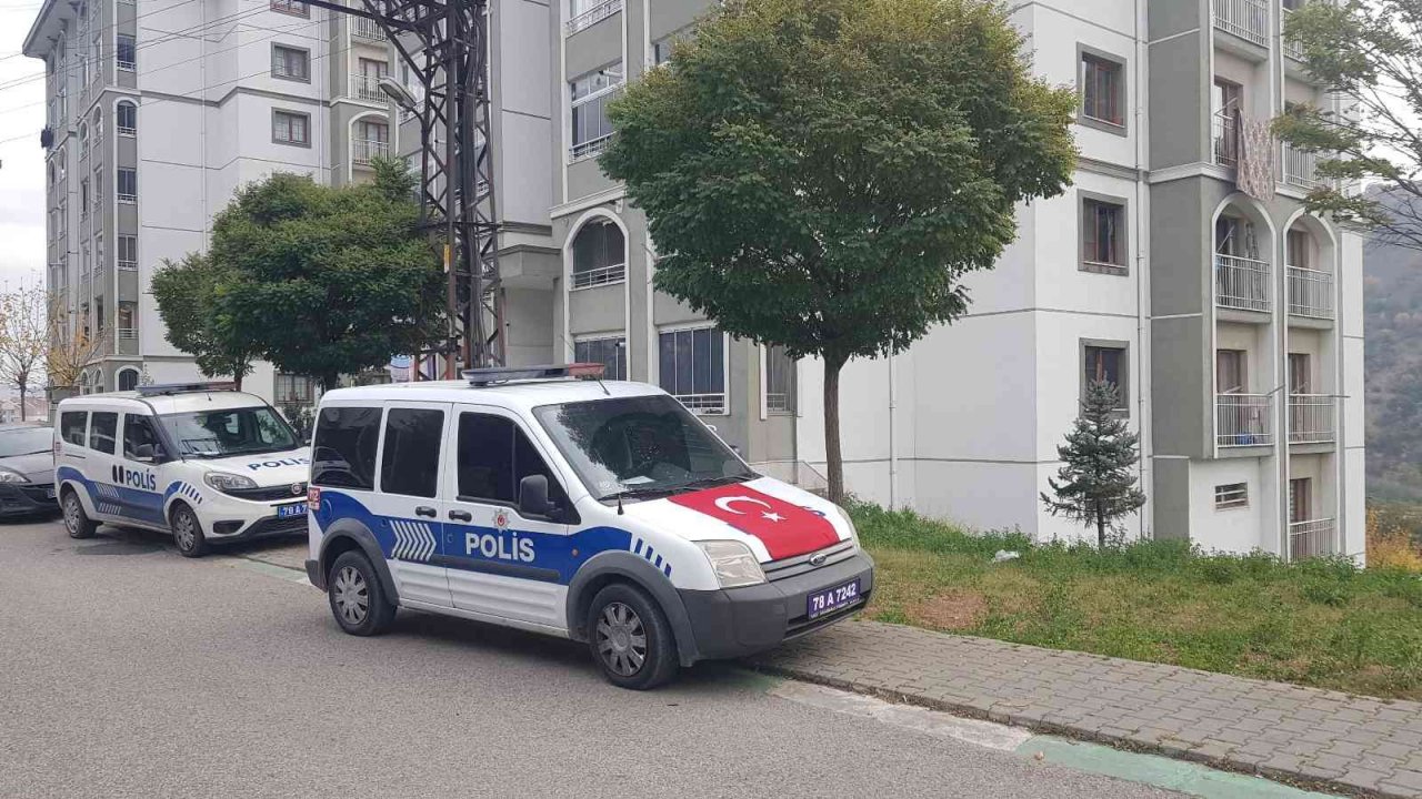 Apartman dairesinde yangın: 1 ölü