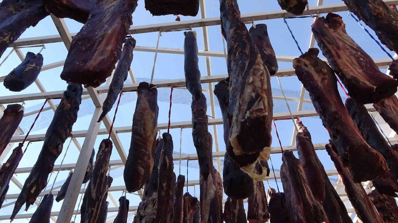 ’Pastırma sıcağı’ pastırmaya lezzet veriyor