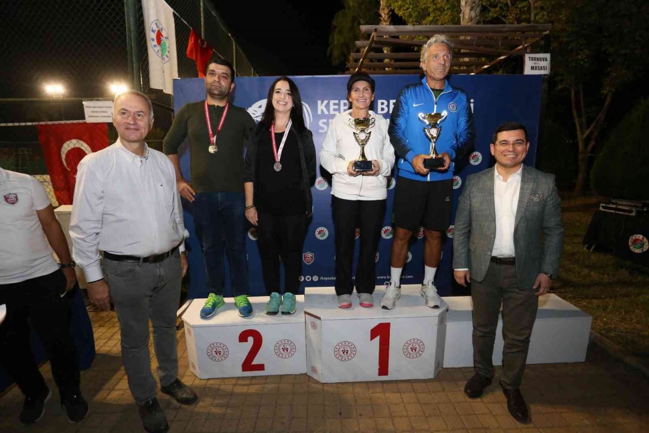 Kepez’de Cumhuriyet Kupası Tenis Turnuvası düzenlendi