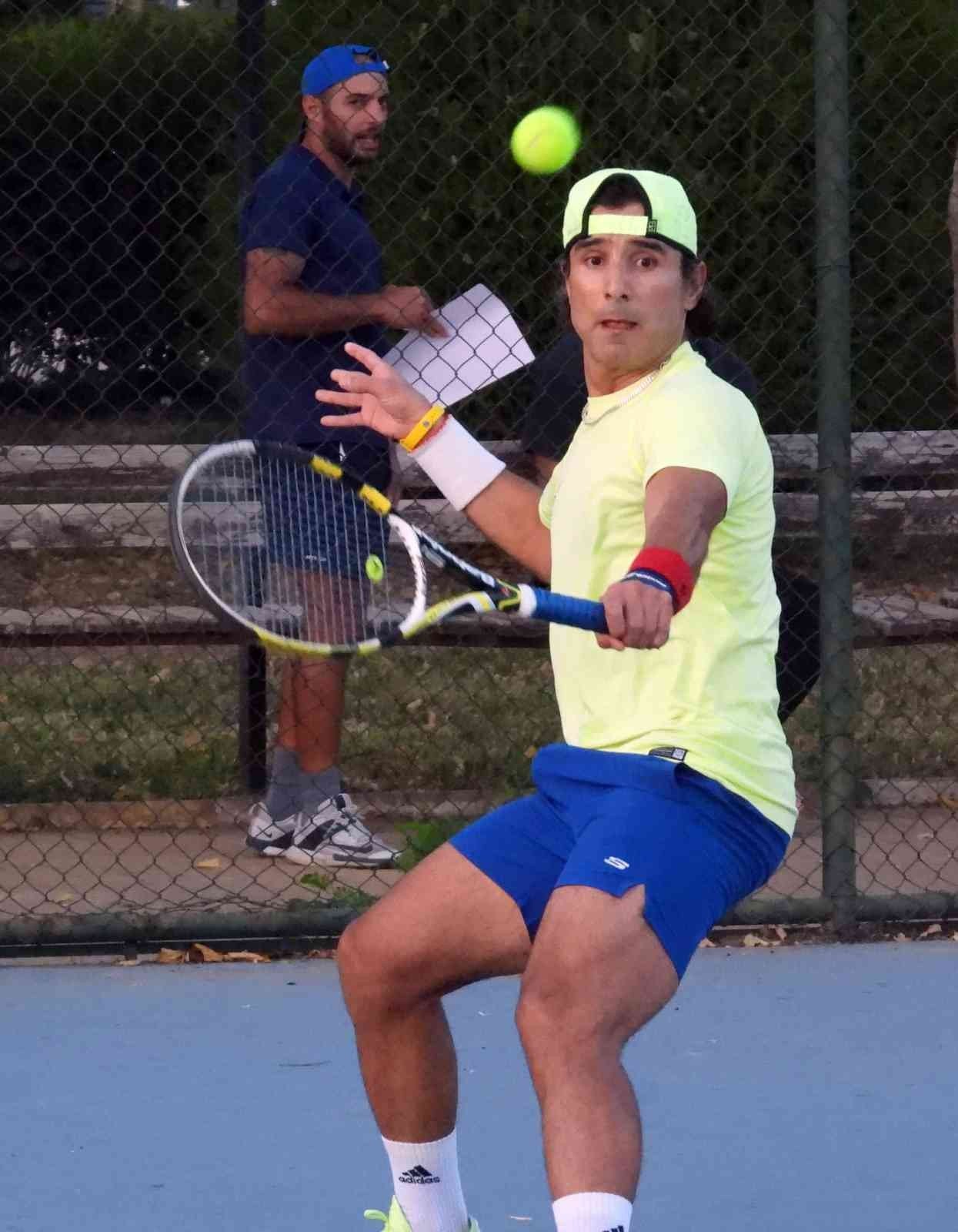 Kepez’de Cumhuriyet Kupası Tenis Turnuvası düzenlendi