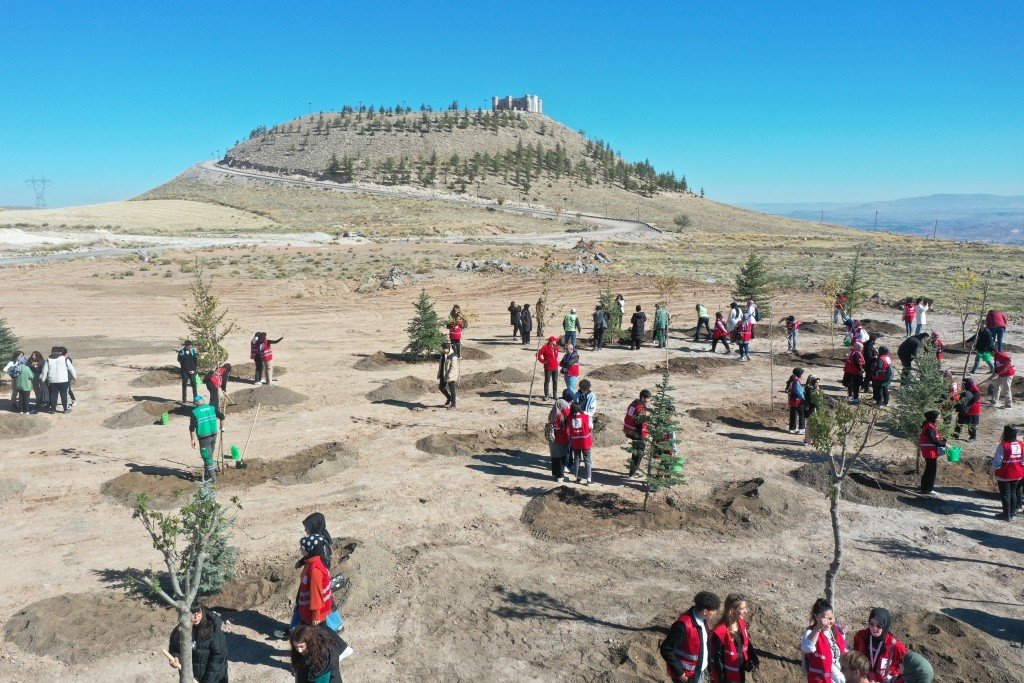Kocasinan Belediyesi, Kızılay Haftası’nı ağaçlarla taçlandırdı