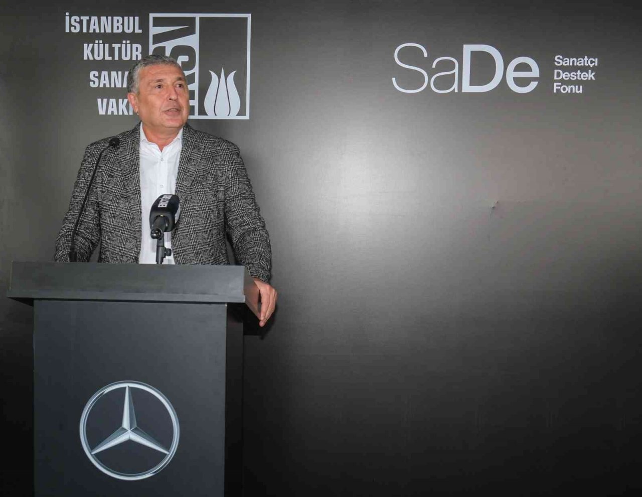 Sanatçı Destek Fonu ile sanatçıların sanatsal gelişimlerine katkıda bulunulması hedefleniyor