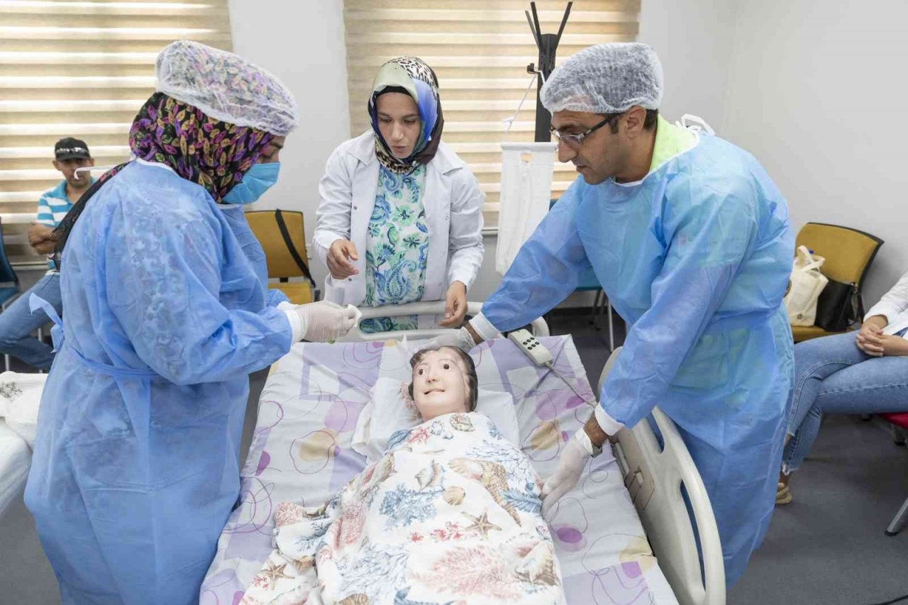 Mersin’de ’Hasta ve Yaşlı Özbakımına Destek’ kursu