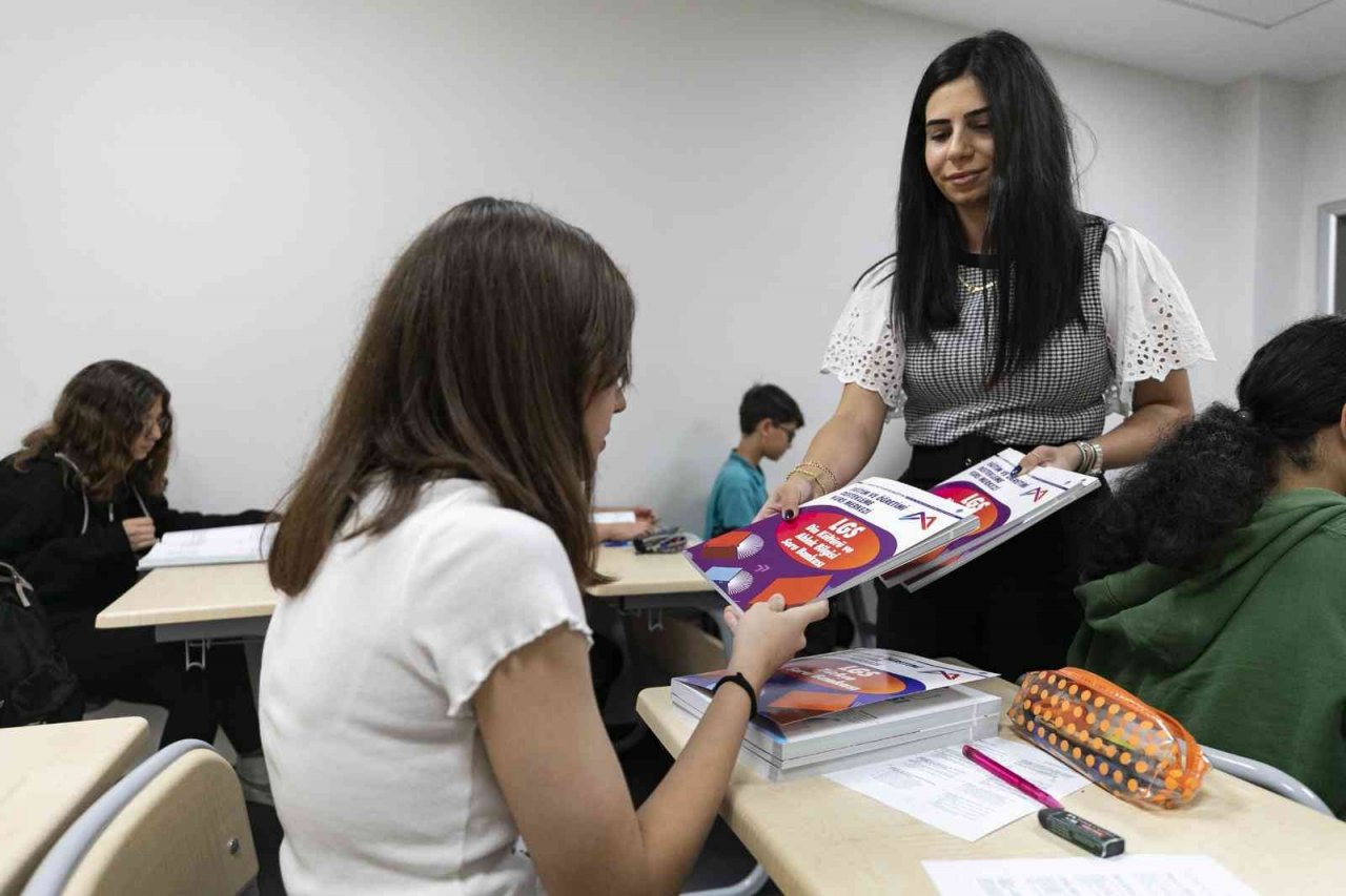 Mersin’de YKS ve LGS adaylarına ücretsiz kaynak kitap