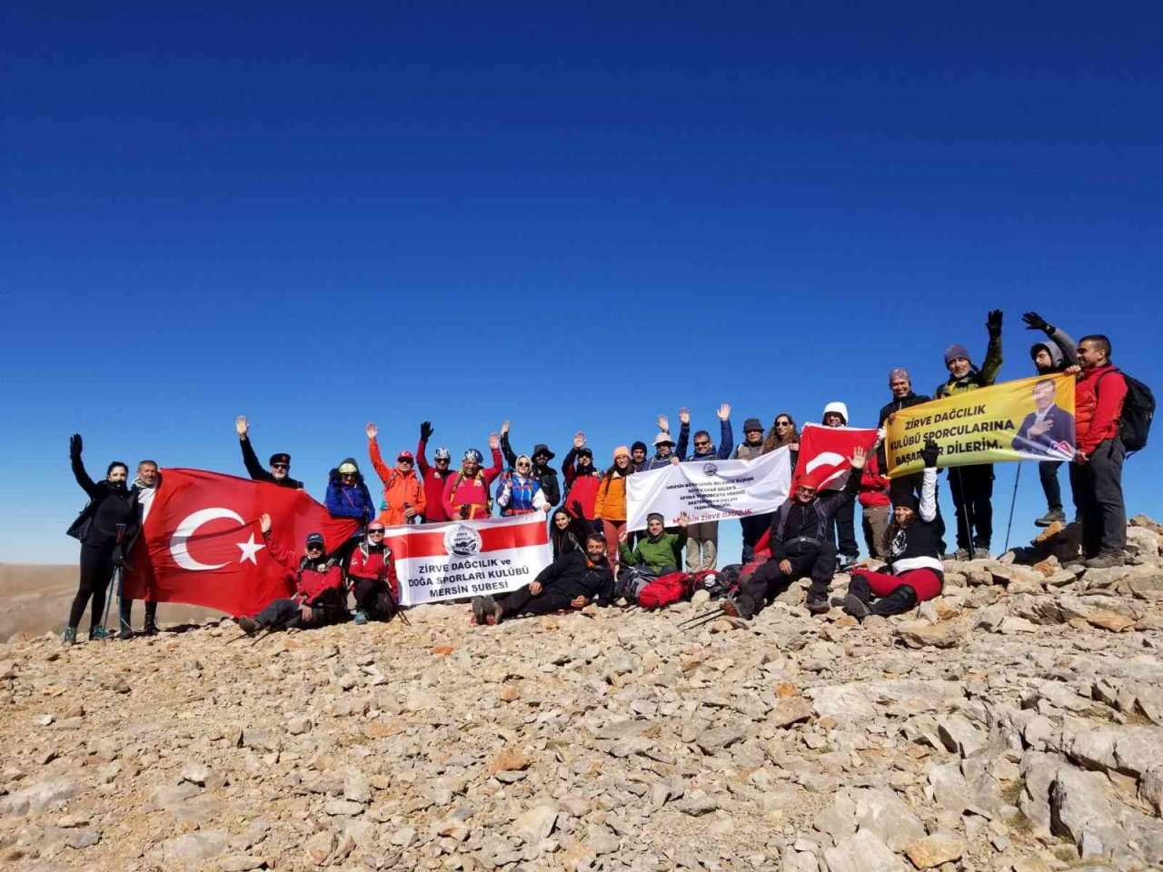 Mersin Büyükşehir Belediyesinden zirve tırmaşına ulaşım desteği