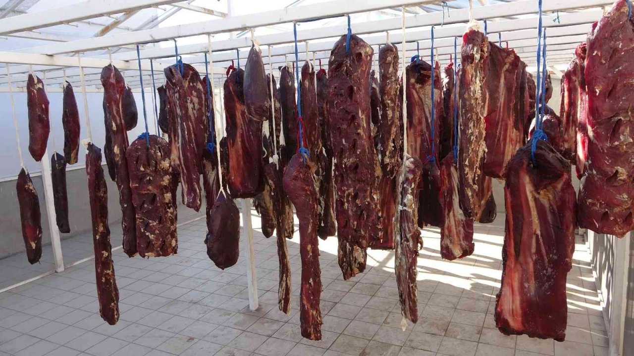 ’Pastırma sıcağı’ pastırmaya lezzet veriyor