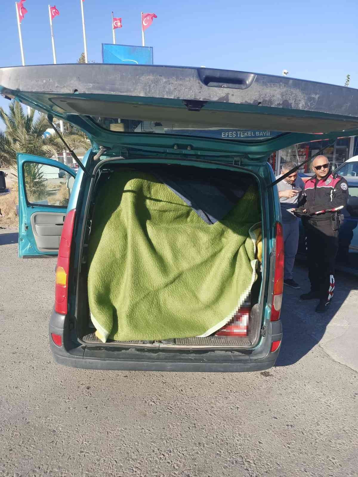 Seferihisar Belediyesinden motor yağı çalan 2 personel tutuklandı