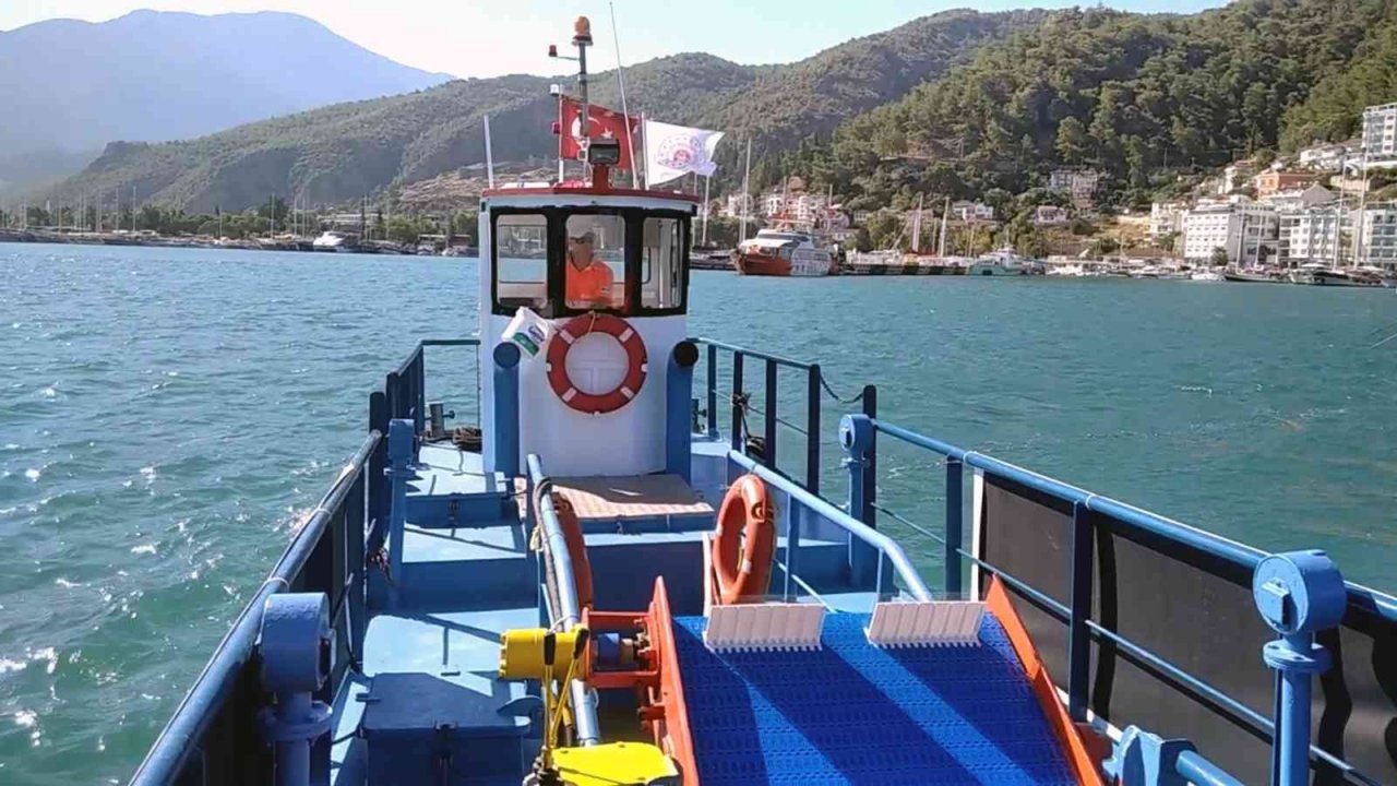 Deniz süpürgesi ile Muğla’dan 13 ton çöp toplandı