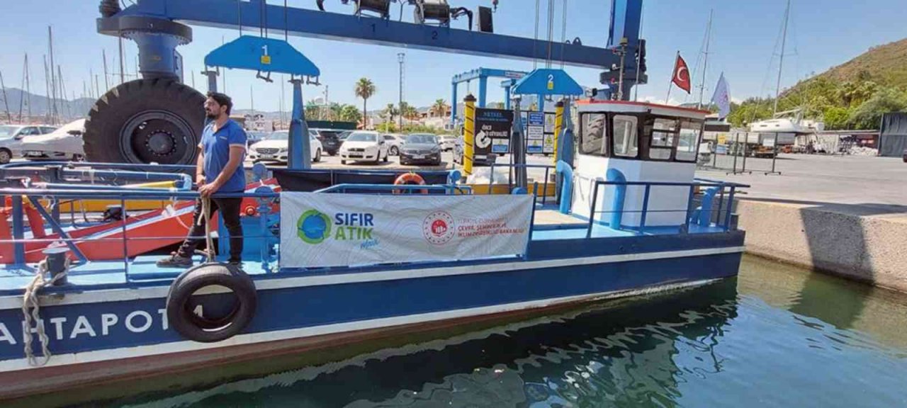 Deniz süpürgesi ile Muğla’dan 13 ton çöp toplandı