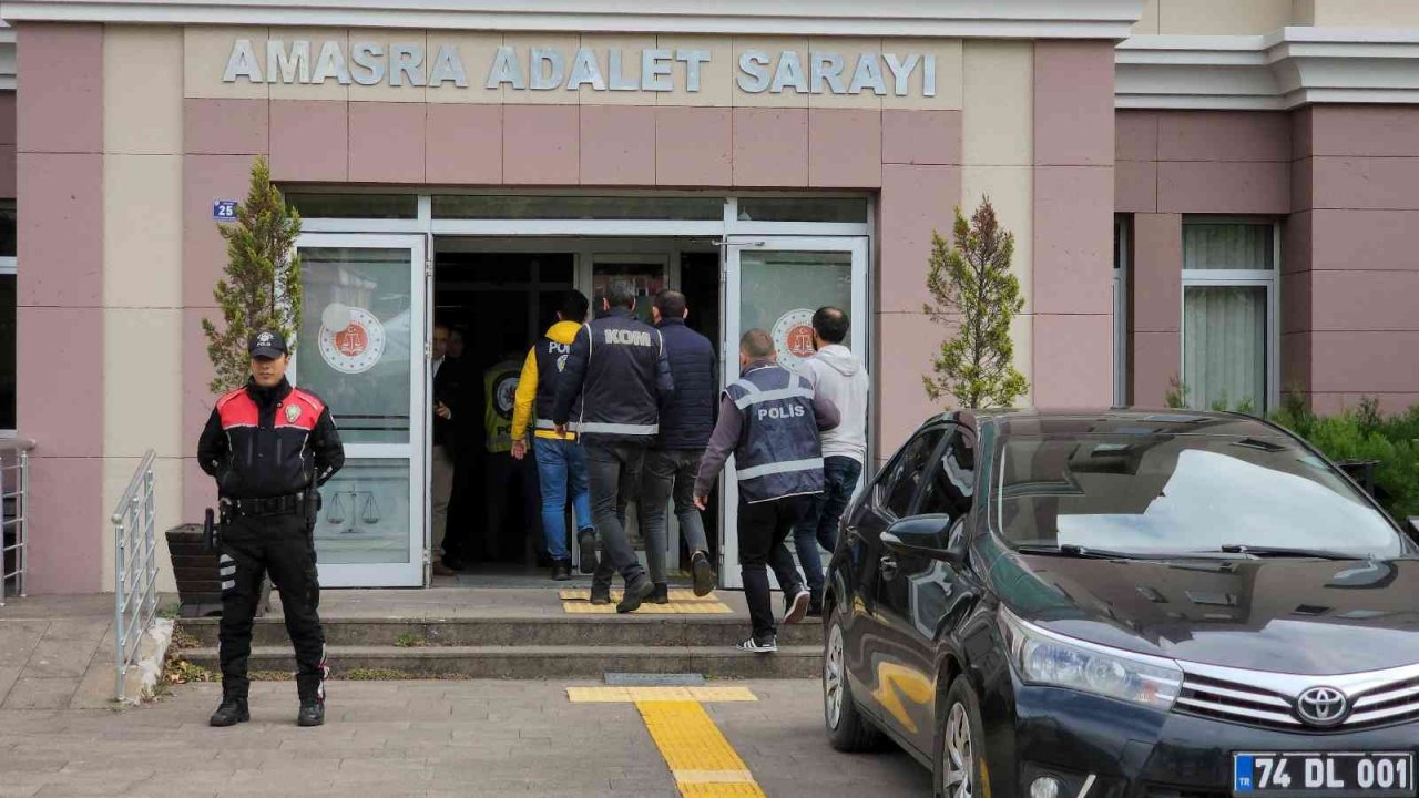 Bartın’daki maden faciasında gözaltındaki şüphelilerden 13’ü adliyede