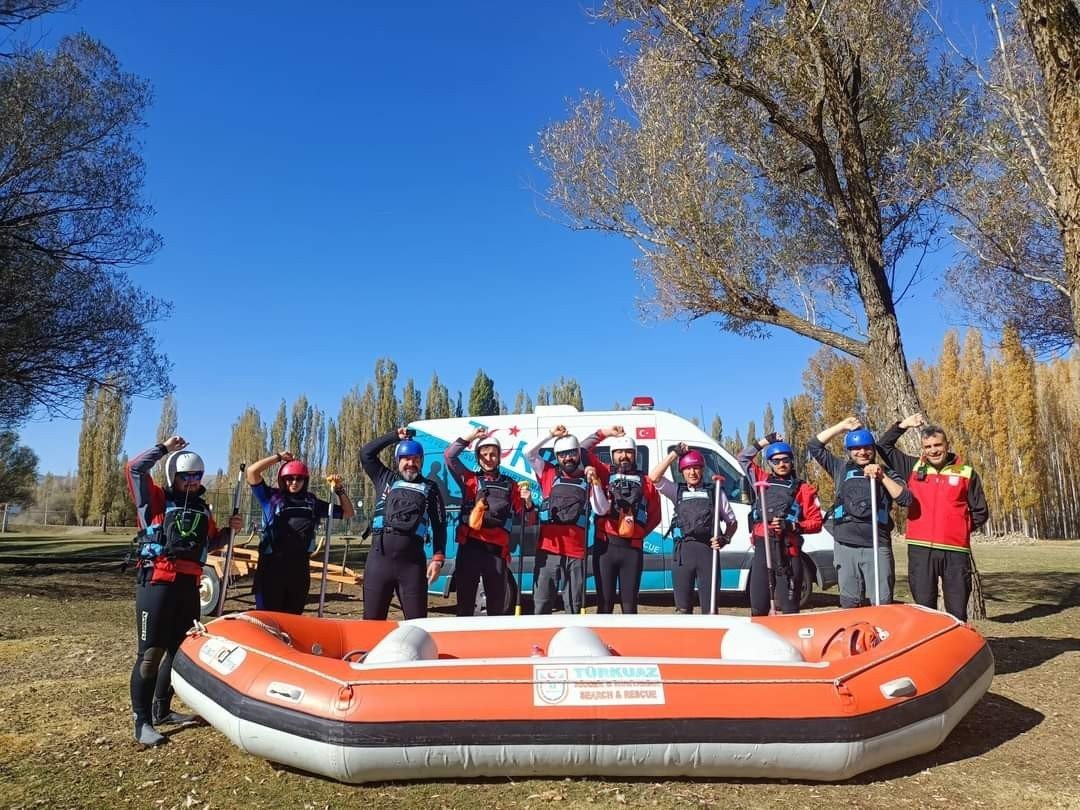 Tomarza Zamantı Irmağı’nda Foto Bot Safari Yapıldı