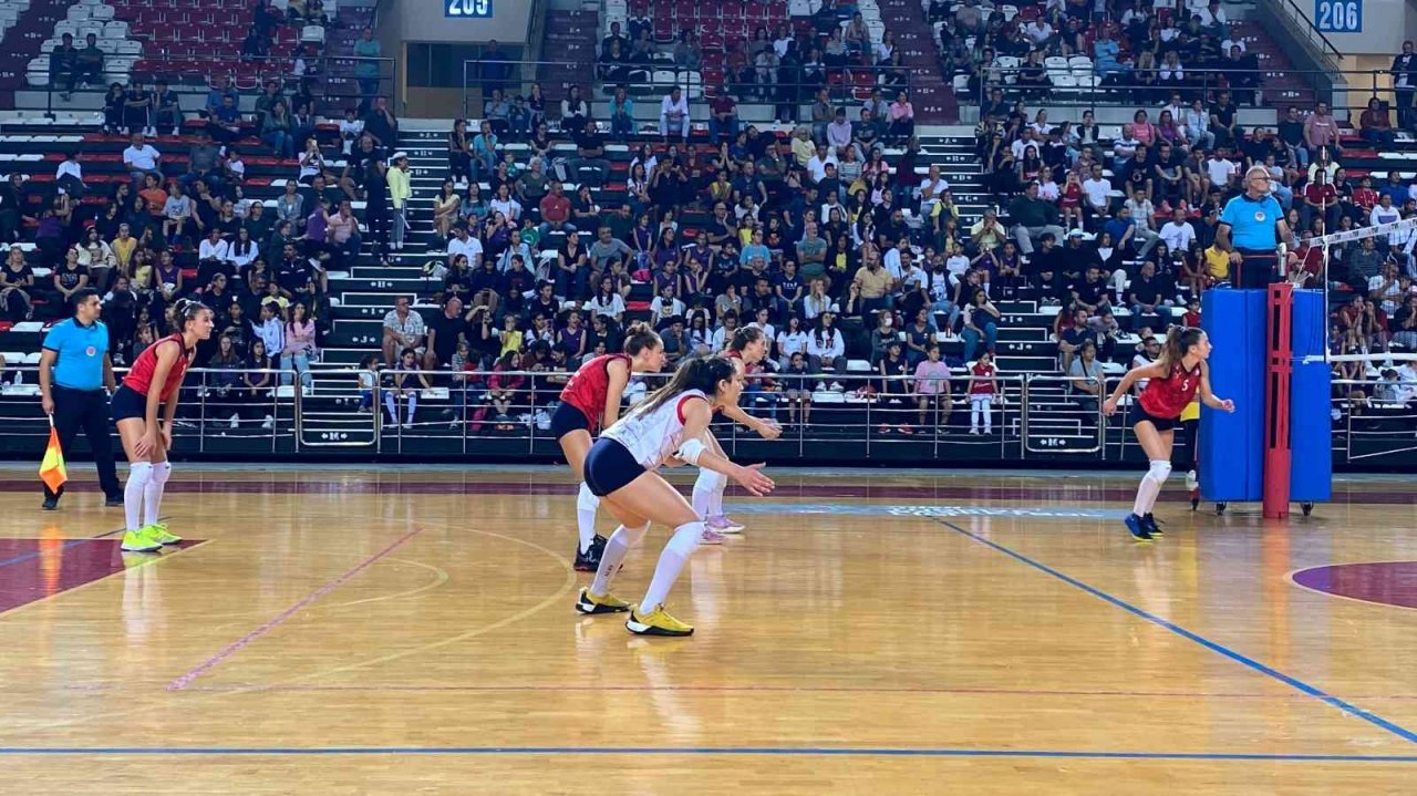 Antalyaspor voleybol takımı galip ayrıldı