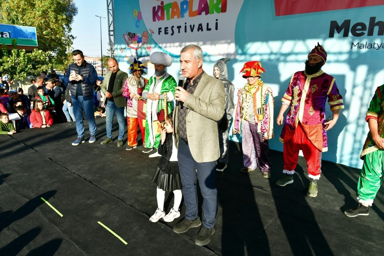 Yeşilyurt Çocuk Kitapları Festivali dolu dolu geçiyor