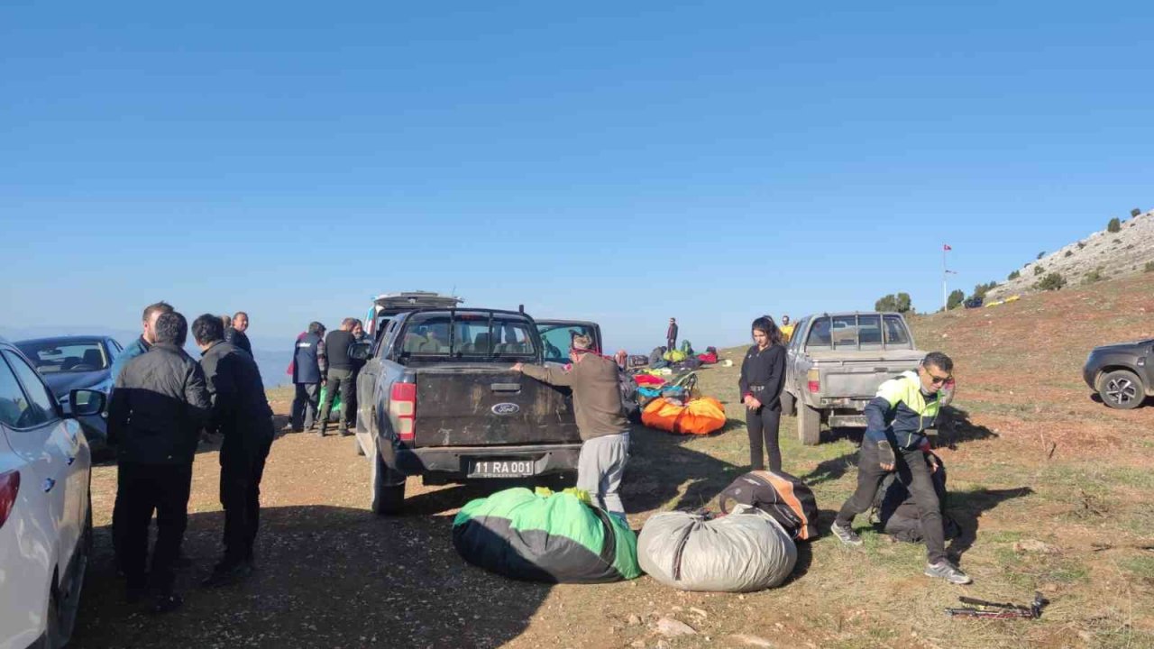 1300 rakımlı Hasan Dağı yamaç paraşütü tutkunlarının mekânı oldu