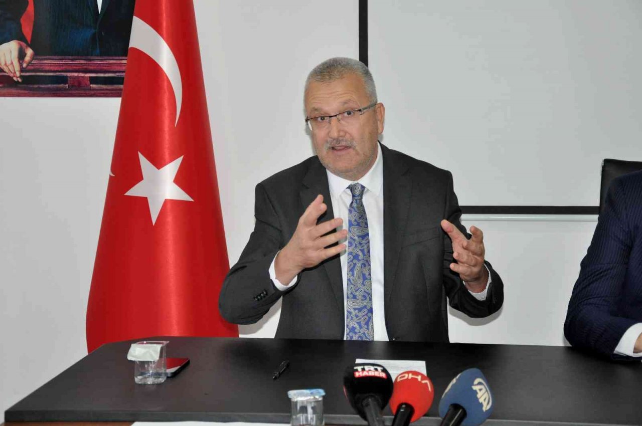 Esgin, "Karacabey hizmet yağmuruna tutuldu"