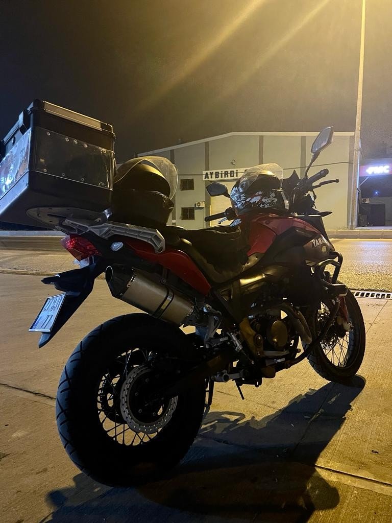 İki kişi motosikleti çaldı
