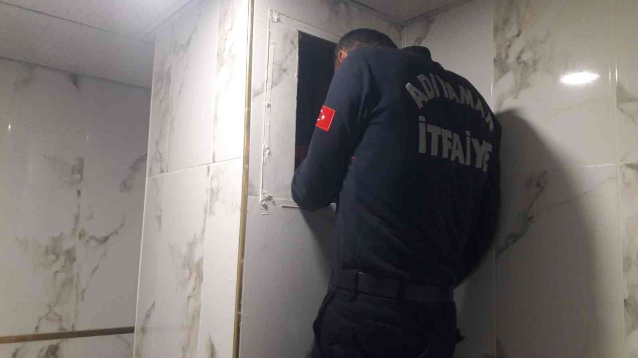 Havalandırma boşluğuna düşen güvercin kurtarıldı