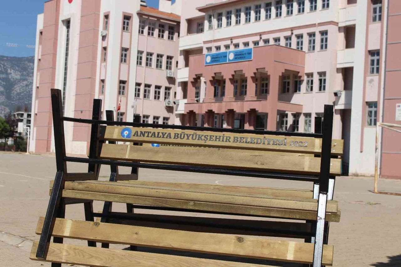 Büyükşehir’den bank ve piknik masası desteği