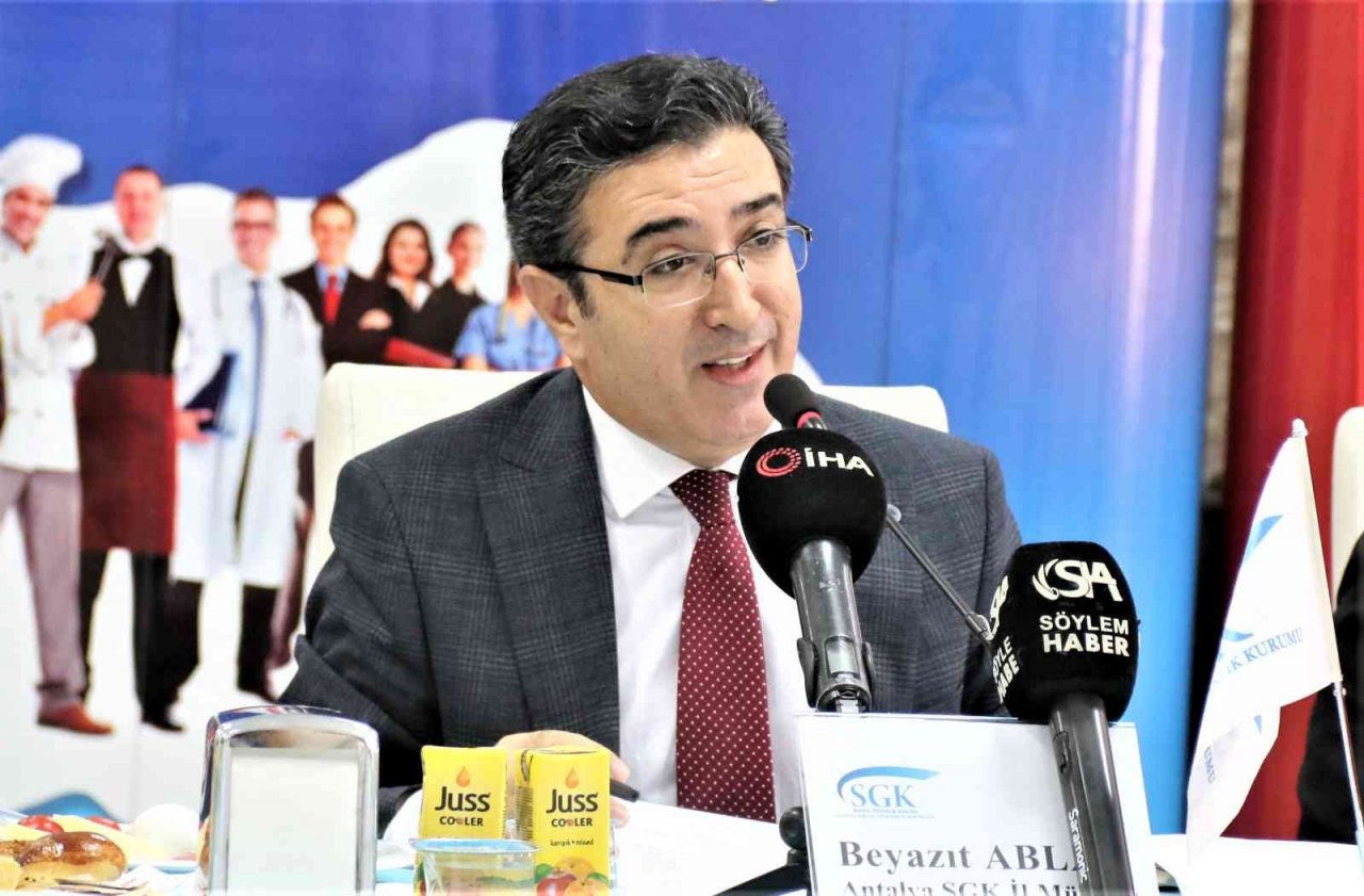 Turizm kenti Antalya’da 130 ülkeden 20 bin 872 yabancı uyruklu kişi istihdam ediliyor