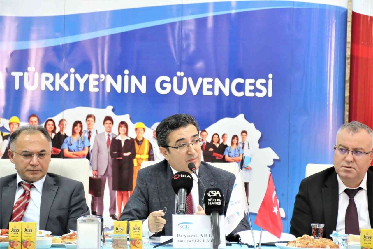 Turizm kenti Antalya’da 130 ülkeden 20 bin 872 yabancı uyruklu kişi istihdam ediliyor