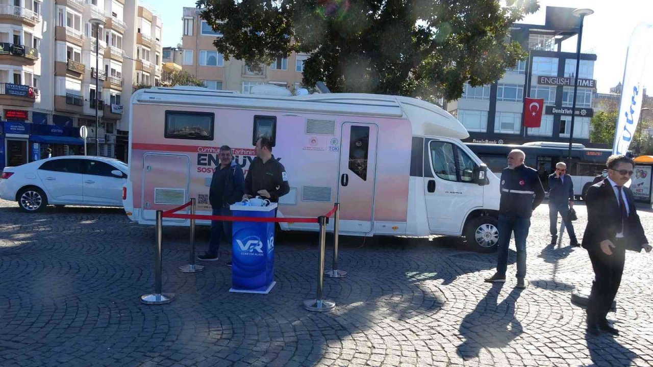 "Cumhuriyet tarihinin en büyük sosyal konut hamlesi projesi" vatandaşlara mobil araçla tanıtıldı