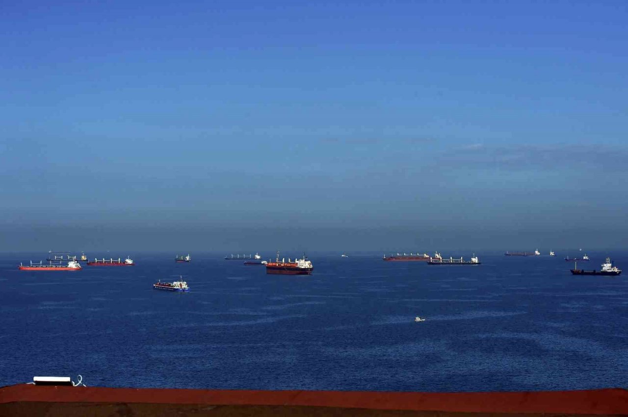 Tahıl koridoru için gelen gemiler İstanbul çevresinde bekliyor