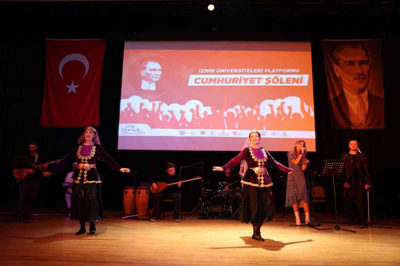 Gençlerden 29 Ekim Cumhuriyet Bayramına özel unutulmaz performans