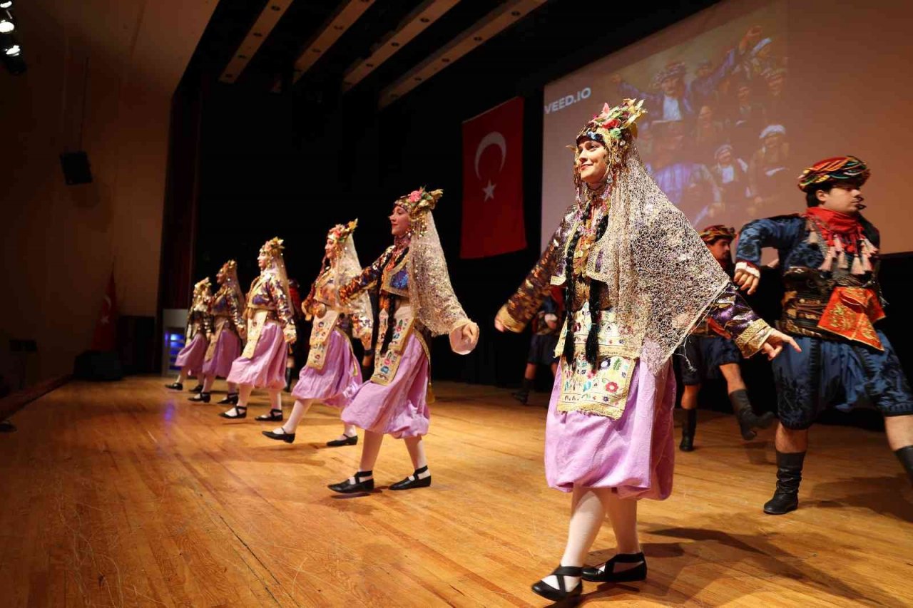 Gençlerden 29 Ekim Cumhuriyet Bayramına özel unutulmaz performans