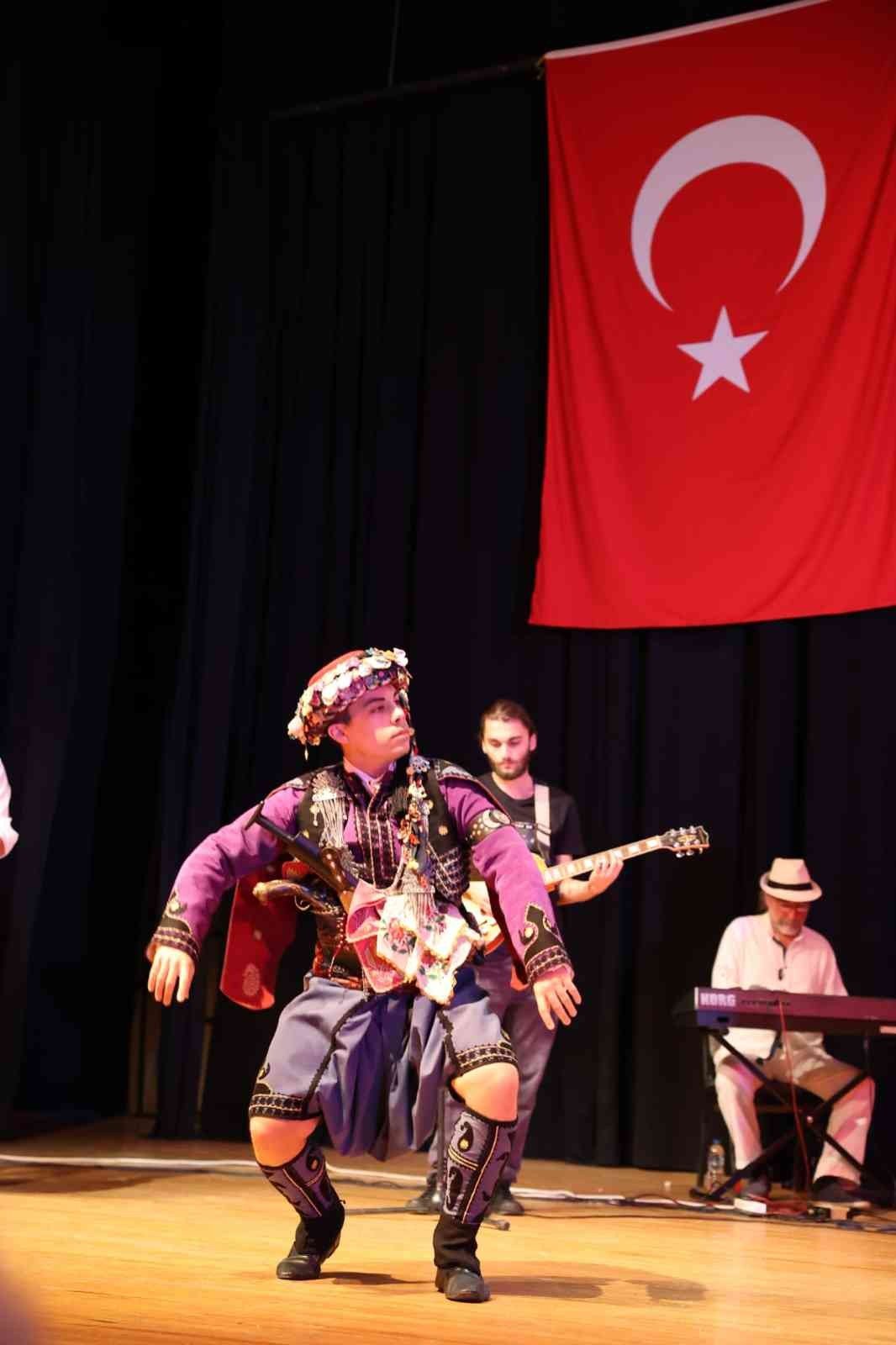 Gençlerden 29 Ekim Cumhuriyet Bayramına özel unutulmaz performans