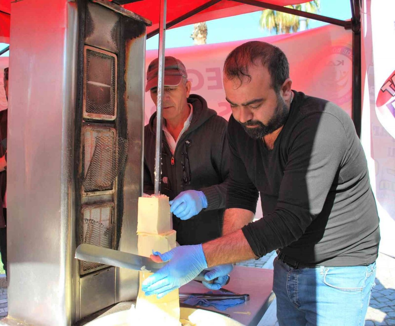 Döner çeşitlerine bir yenisi daha eklendi: Kaşar peyniri döneri