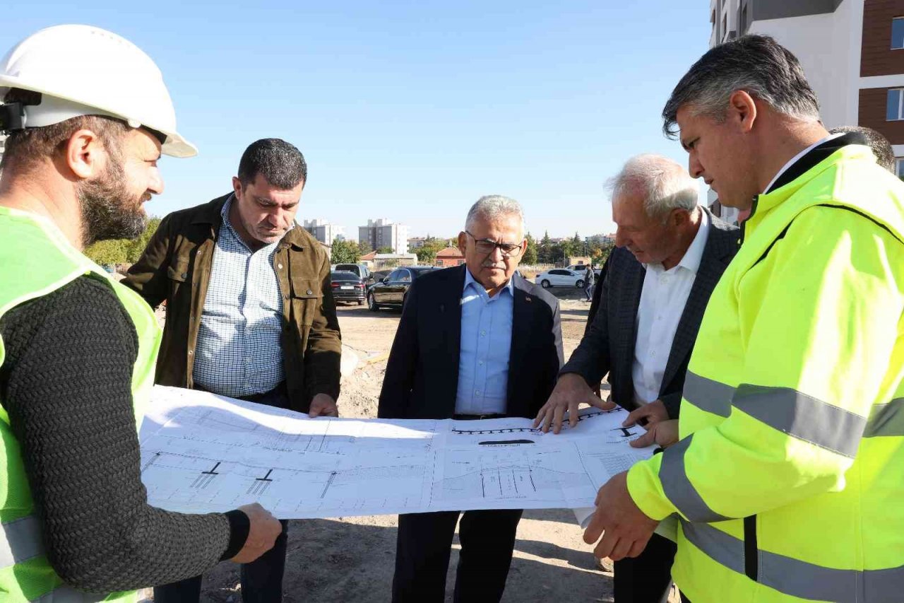Başkan Büyükkılıç’tan üst geçit incelemesi