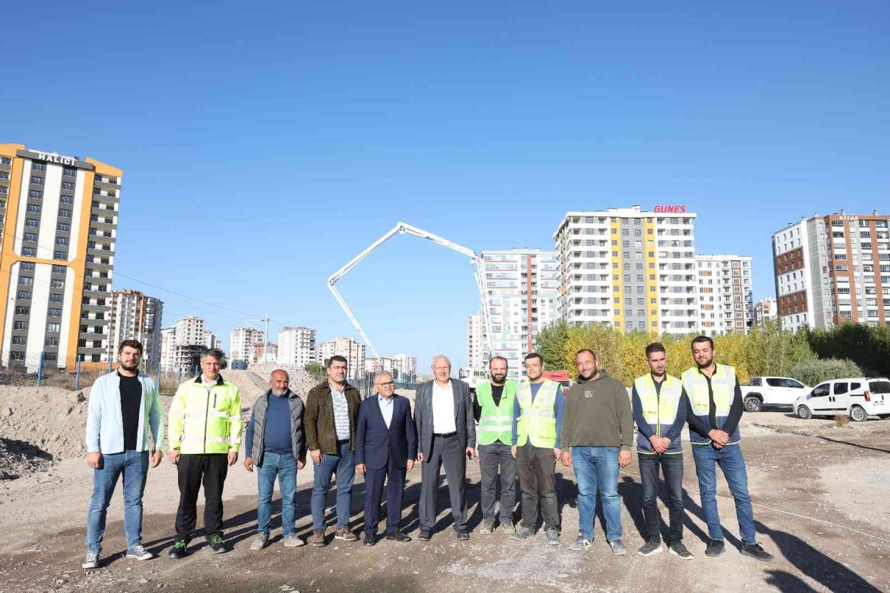 Başkan Büyükkılıç’tan üst geçit incelemesi