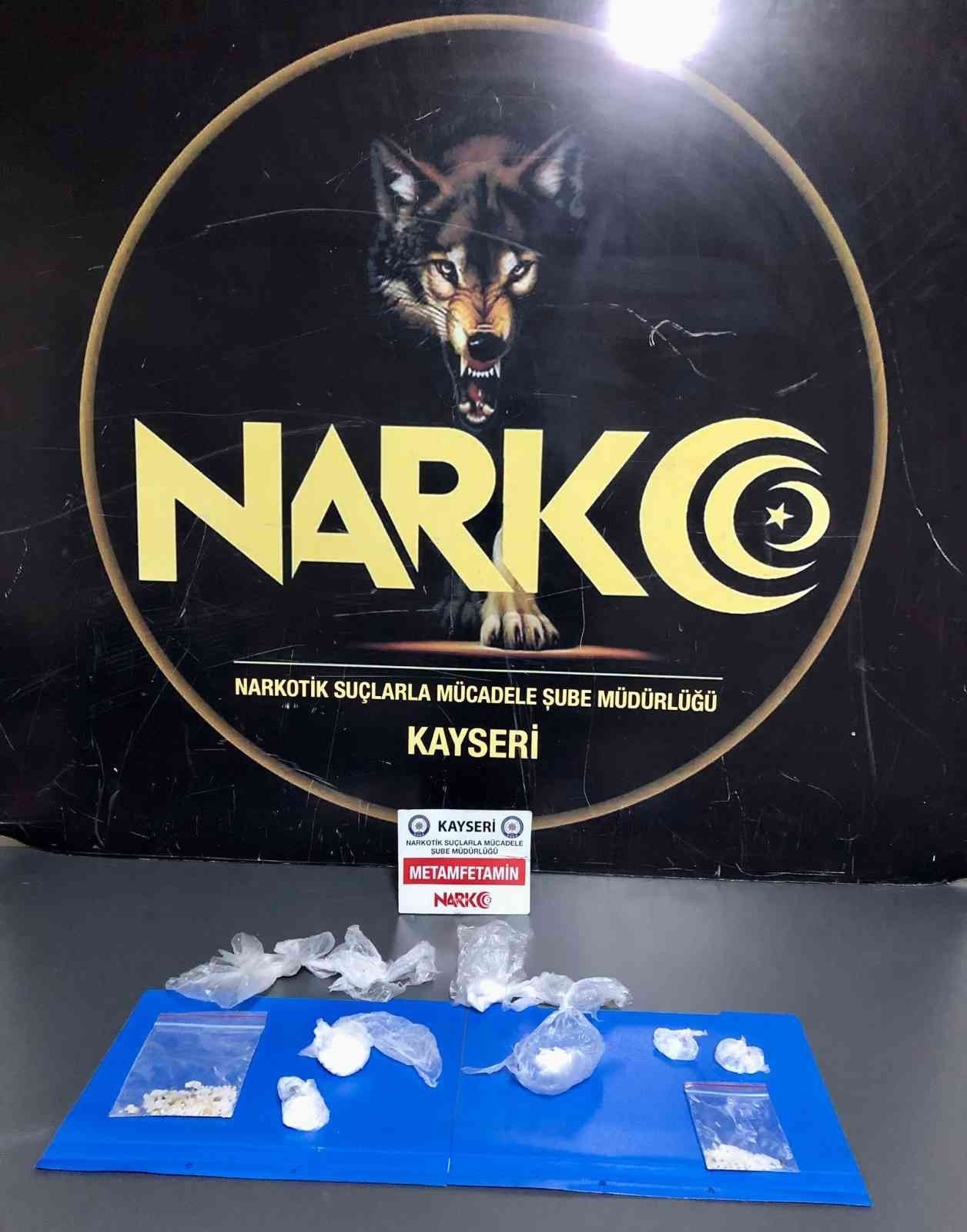 Narkotik polisinden zehir tacirlerine darbe