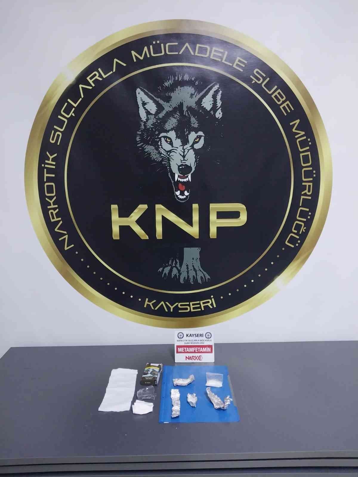 Narkotik polisinden zehir tacirlerine darbe