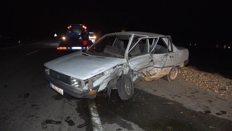 Ters yöne giren ehliyetsiz ve alkollü sürücü trafikte dehşeti yaşattı: 3 yaralı