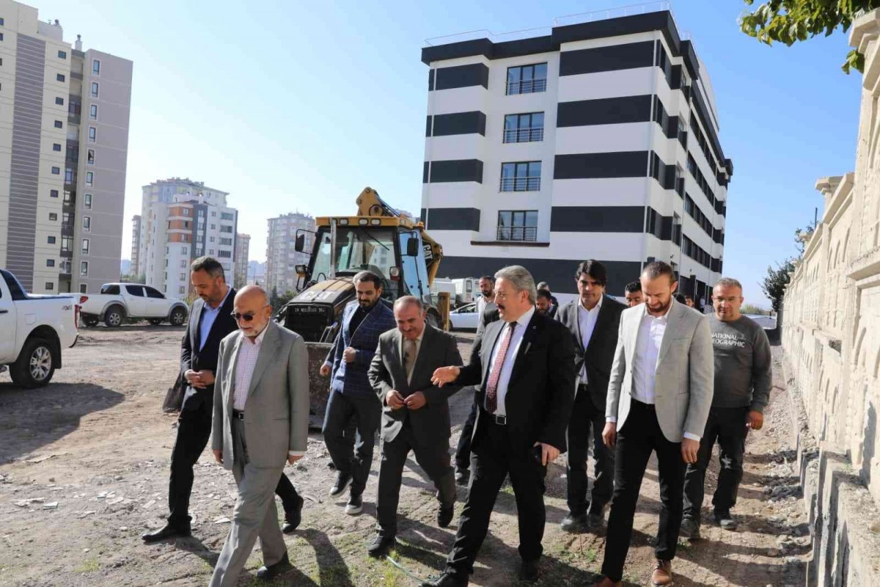 Başkan Palancıoğlu, Germir’deki öğrenci yurdu inşaatını inceledi