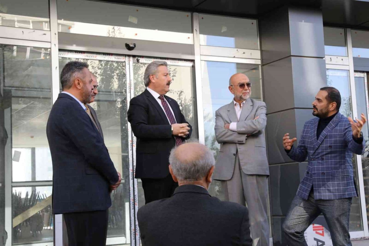 Başkan Palancıoğlu, Germir’deki öğrenci yurdu inşaatını inceledi