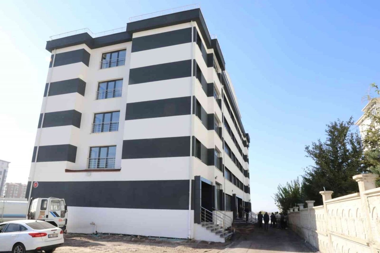 Başkan Palancıoğlu, Germir’deki öğrenci yurdu inşaatını inceledi