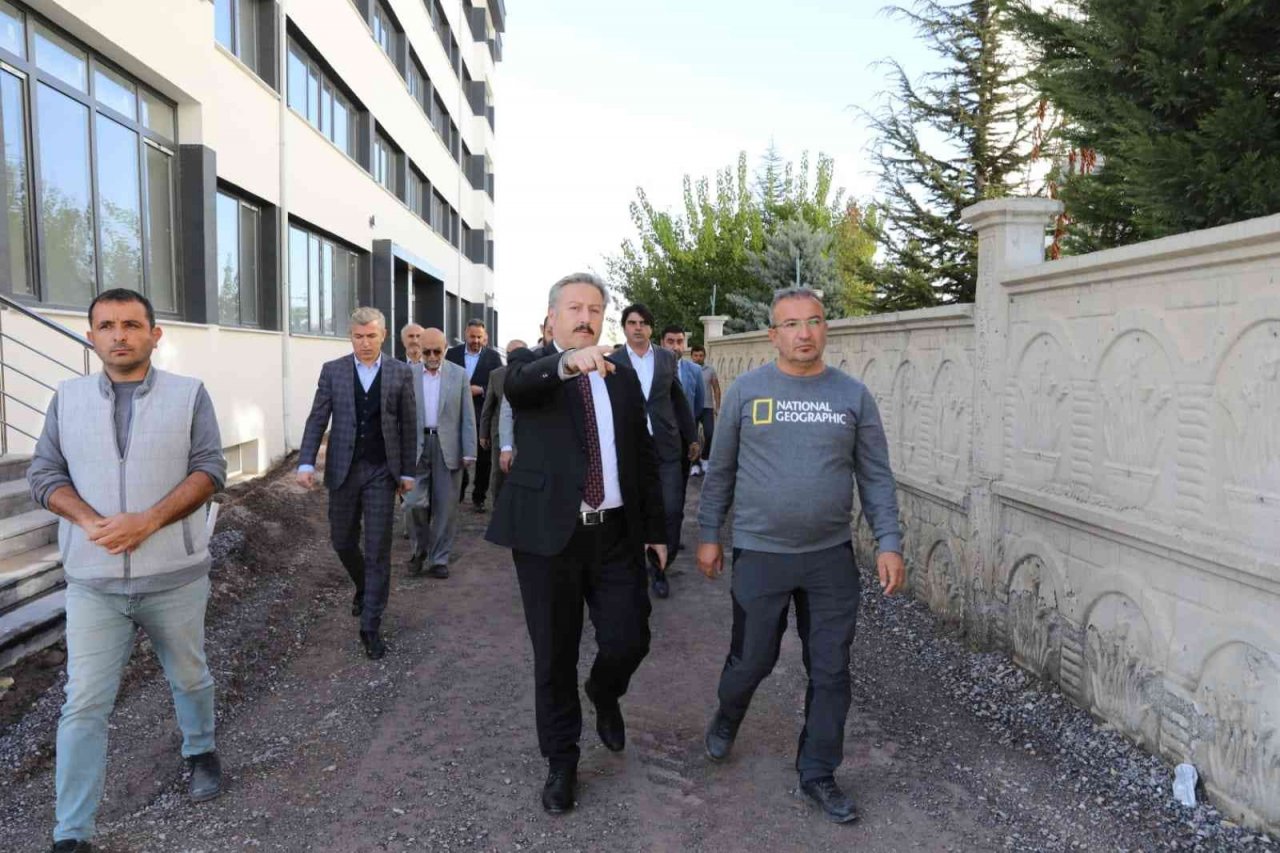 Başkan Palancıoğlu, Germir’deki öğrenci yurdu inşaatını inceledi