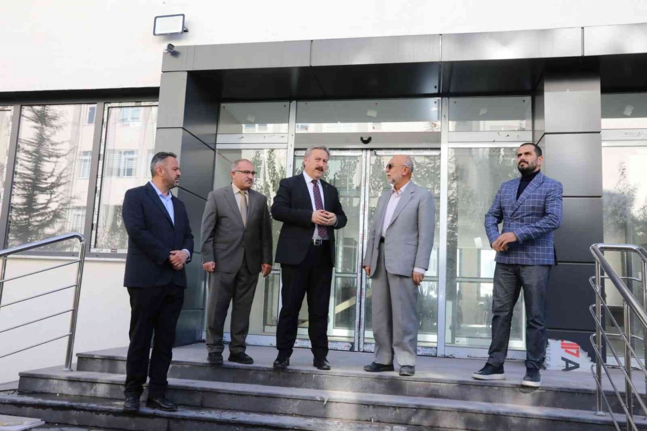 Başkan Palancıoğlu, Germir’deki öğrenci yurdu inşaatını inceledi