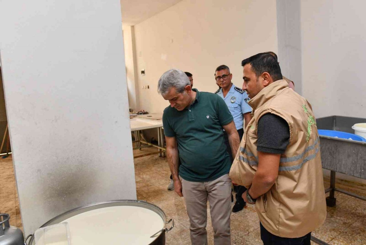 Mersin’de kaçak ve sağlıksız peynir imalathanesi mühürlendi