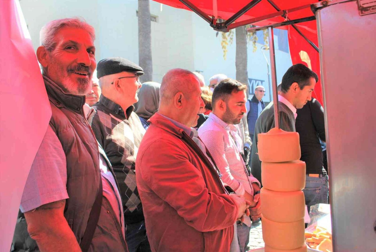 Döner çeşitlerine bir yenisi daha eklendi: Kaşar peyniri döneri