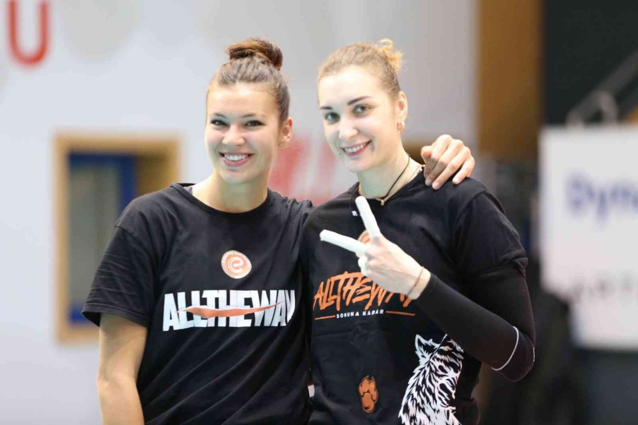 Eczacıbaşı Dynavit, sezonun ilk maçını derbiyle açıyor