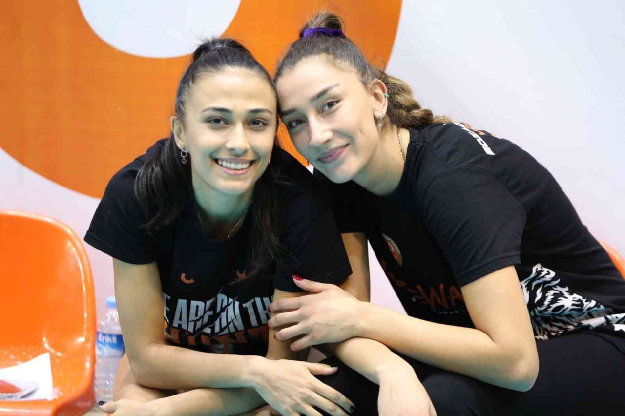 Eczacıbaşı Dynavit, sezonun ilk maçını derbiyle açıyor