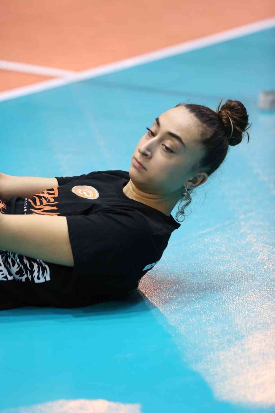 Eczacıbaşı Dynavit, sezonun ilk maçını derbiyle açıyor