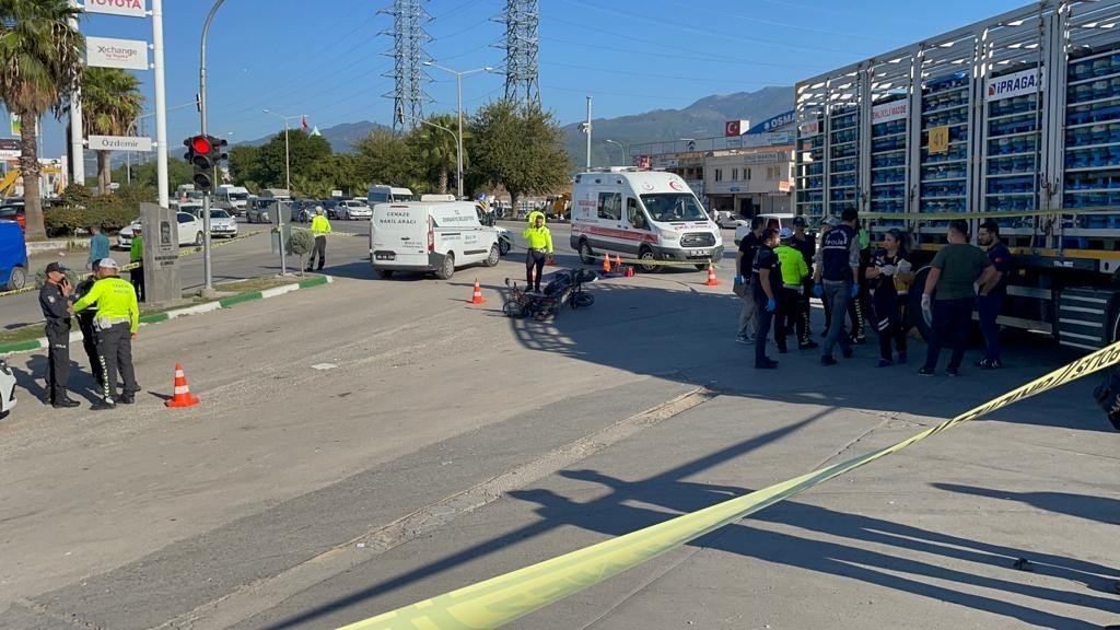 Osmaniye’de kamyon elektrikli bisiklete çarptı: 1 ölü, 1 ağır yaralı