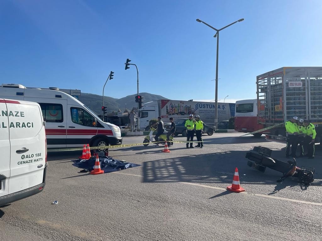 Osmaniye’de kamyon elektrikli bisiklete çarptı: 1 ölü, 1 ağır yaralı