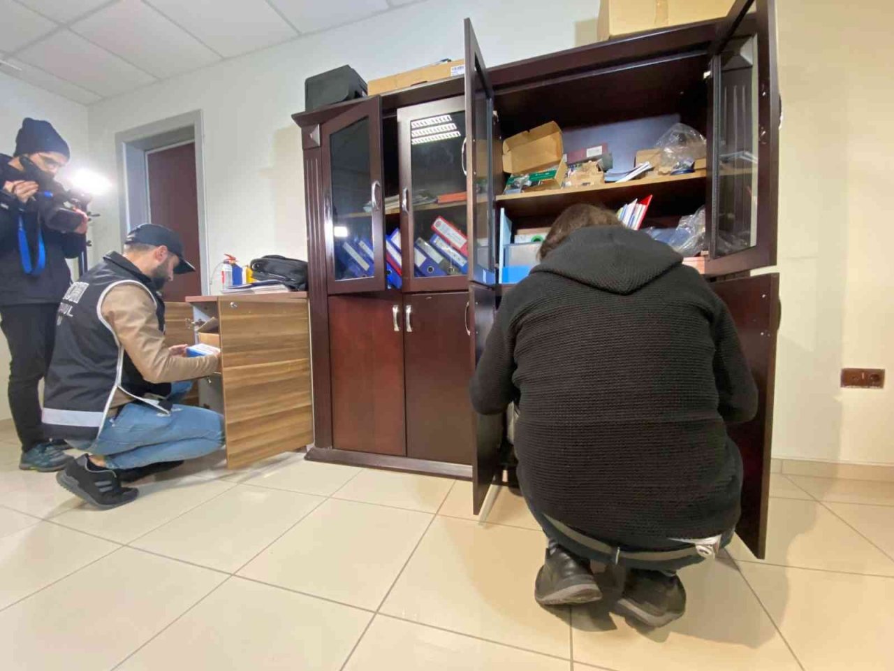 ÖSYM’nin yaptığı ehliyet ve SRC sınavlarında sahtecilik yapan çeteye eş zamanlı operasyon