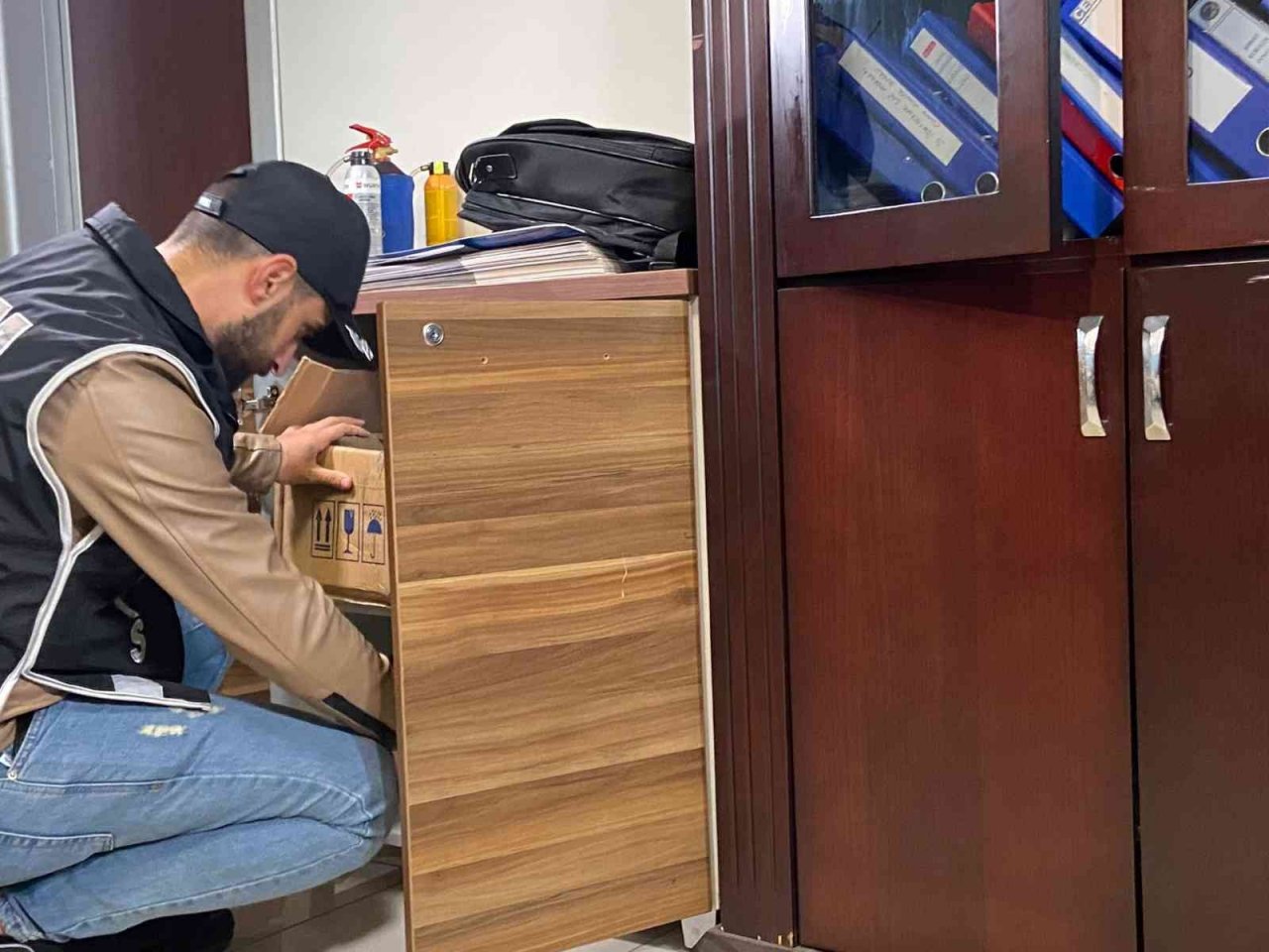 ÖSYM’nin yaptığı ehliyet ve SRC sınavlarında sahtecilik yapan çeteye eş zamanlı operasyon